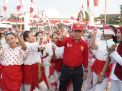Gubernur Al Haris Bersama Warga Meriahkan 'Gebyar Mahardika': 10.000 Bendera Merah Putih Hiasi Gentala Arasy