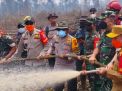 Gubernur Al Haris dan Pangdam XX/TIB Kepung Titik Api: 86 Hektare Lahan Gambut Tanjabtim Diguyur Pendinginan Ekstrem