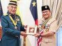 Wali Kota Maulana Dianugerahi Medali Penghargaan Semangat Rimba Silver Atas Dukungan Kepramukaan di Malaysia