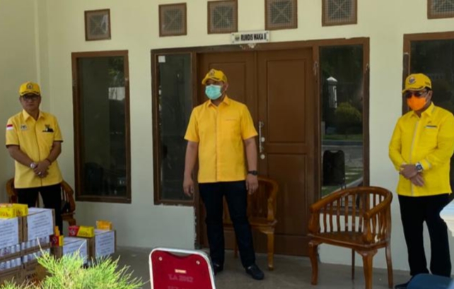 Wakil Ketua DPRD Provinsi Jambi, Pinto Jayanegara (tengah)
