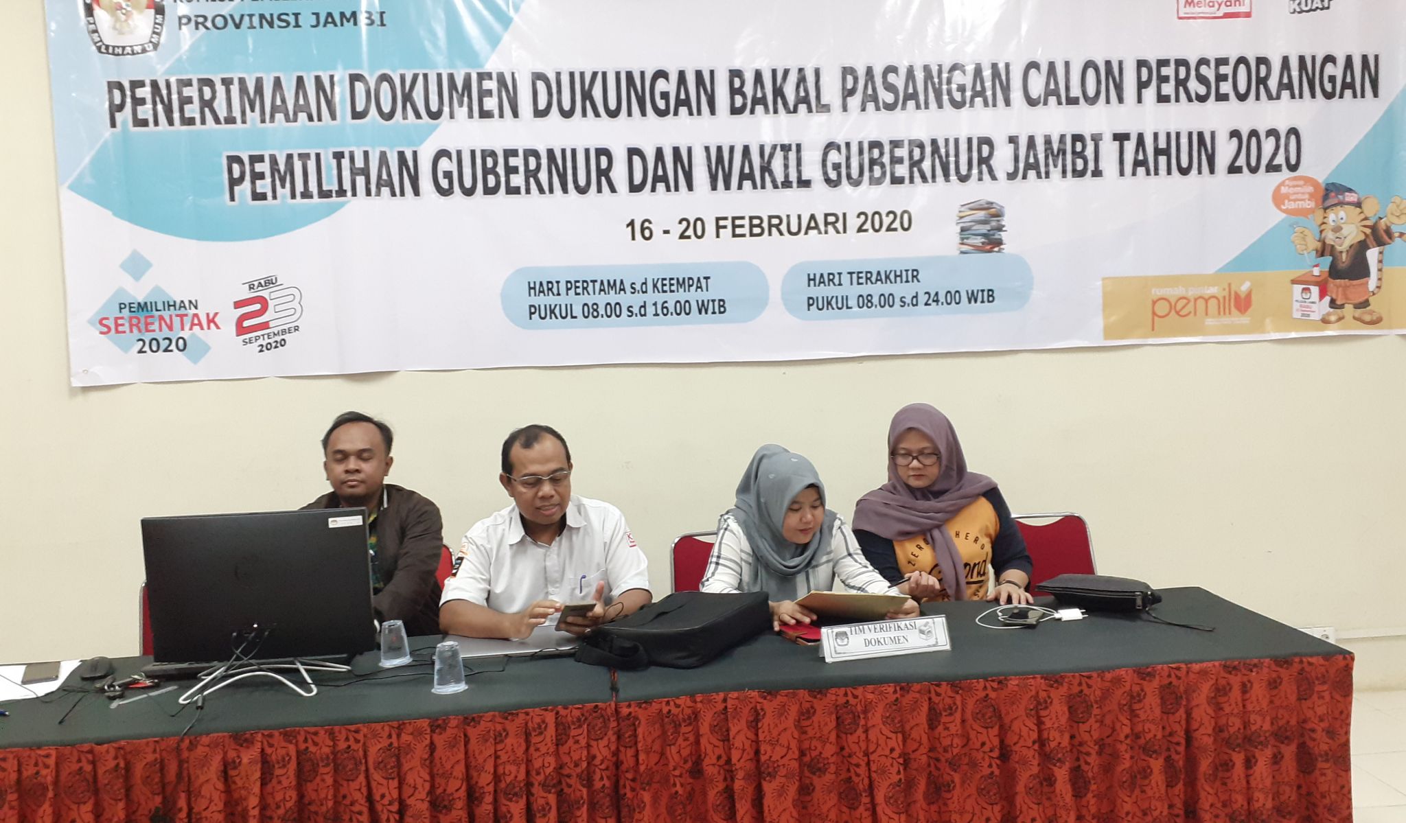 Suasana Komisioner KPU saat menunggu pendaftaran jalur perseorangan 
