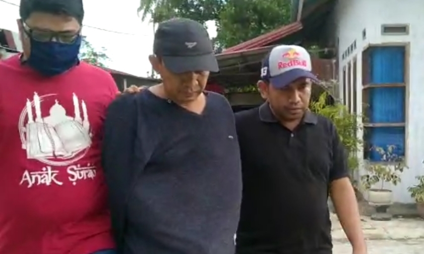 DPO Kasus Narkoba yang berhasil diamankan Tim Kejagung RI dan Kejati Sumbar (tengah)