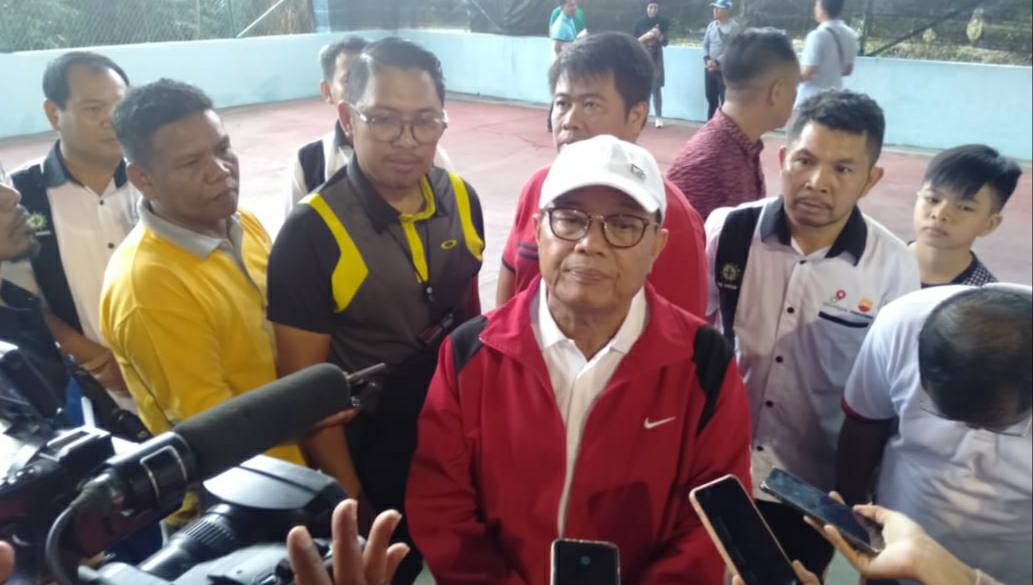 Gubernur Jambi, Fachrori Umar usai membuka kejuaraan Tenis K3 tahun 2020
