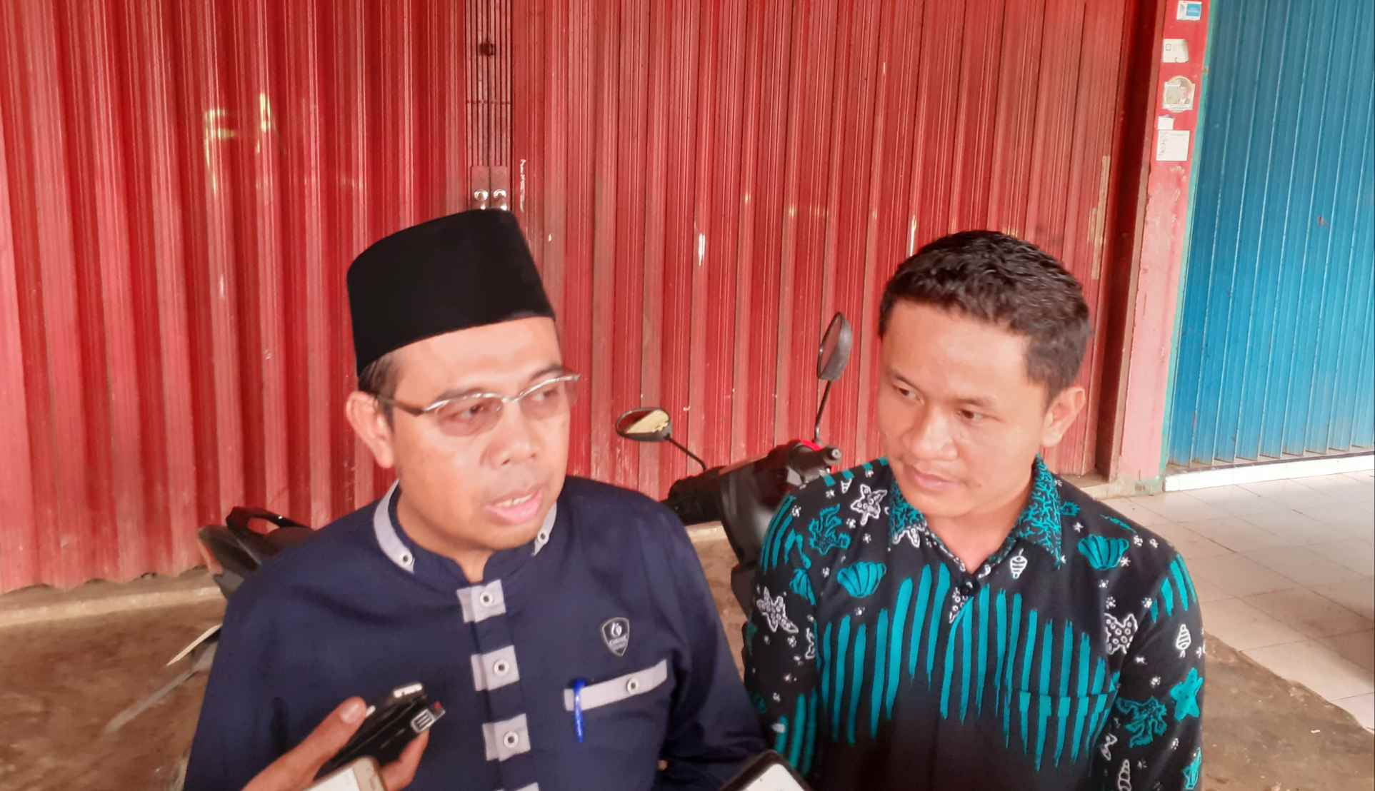 Komisioner KPU Provinsi Jambi, M. Sanusi (kiri) dan Ketua KPU Tanjab Timur, Nurkholis 