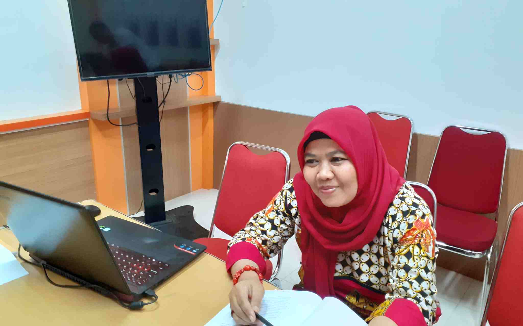 Komisioner KPU Provinsi Jambi, Ahdiyenti