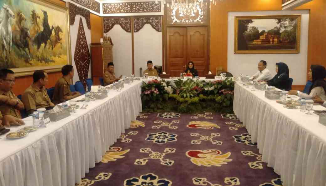 Gubernur Jambi Fachrori Umar saat saat terima Kunker Komisi IX DPR RI