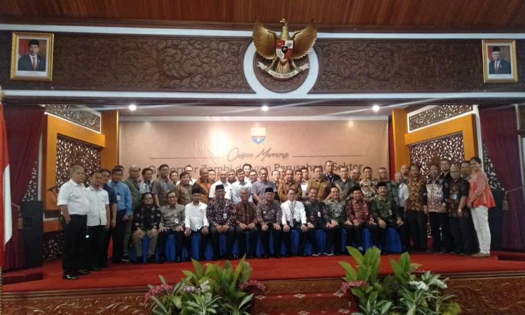 Gubernur Jambi Fachrori Umar saat usai coffe morning bersama Perusahaan Sektor SDA