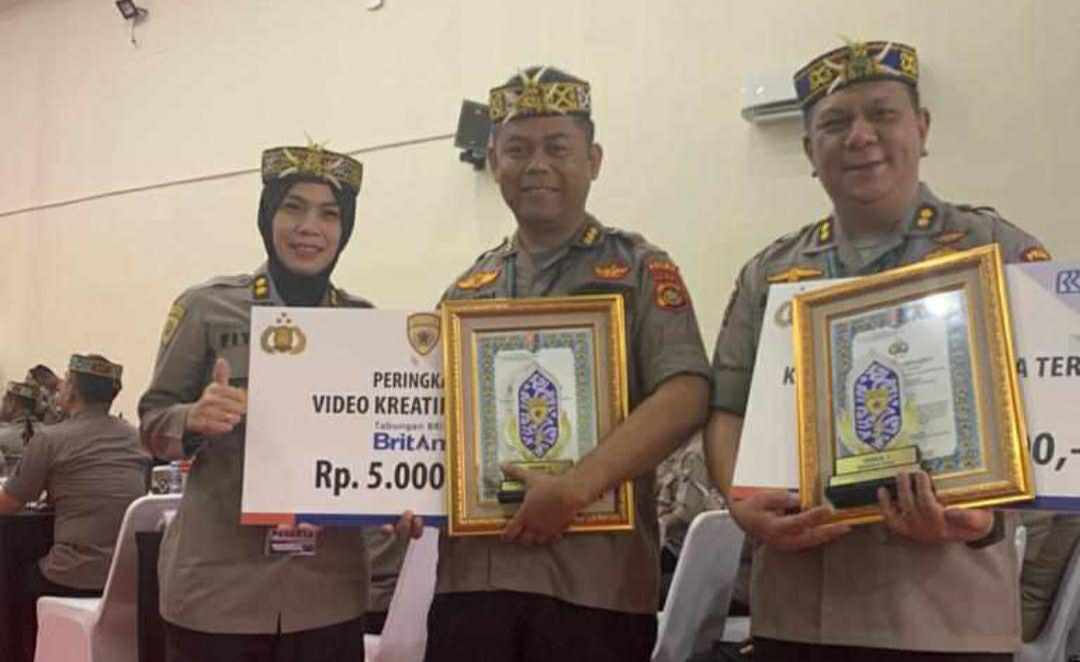 Karo SDM Polda Jambi Kombes Pol Yudi Kurniawan beserta Kabag Binkar Polda Jambi AKBP ADG Sinaga