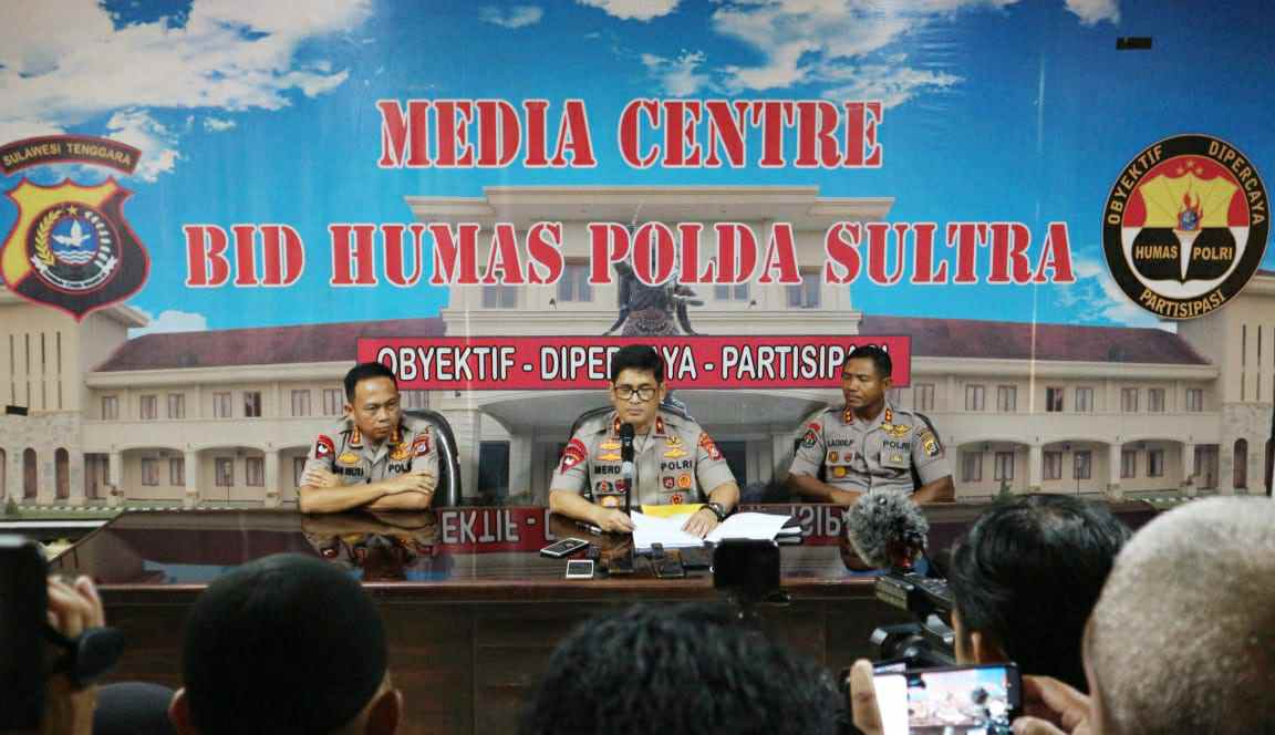 Kapolda Sultra, Brigjen Pol Drs. Merdisyam, M.Si saat gelar konfresi pers
