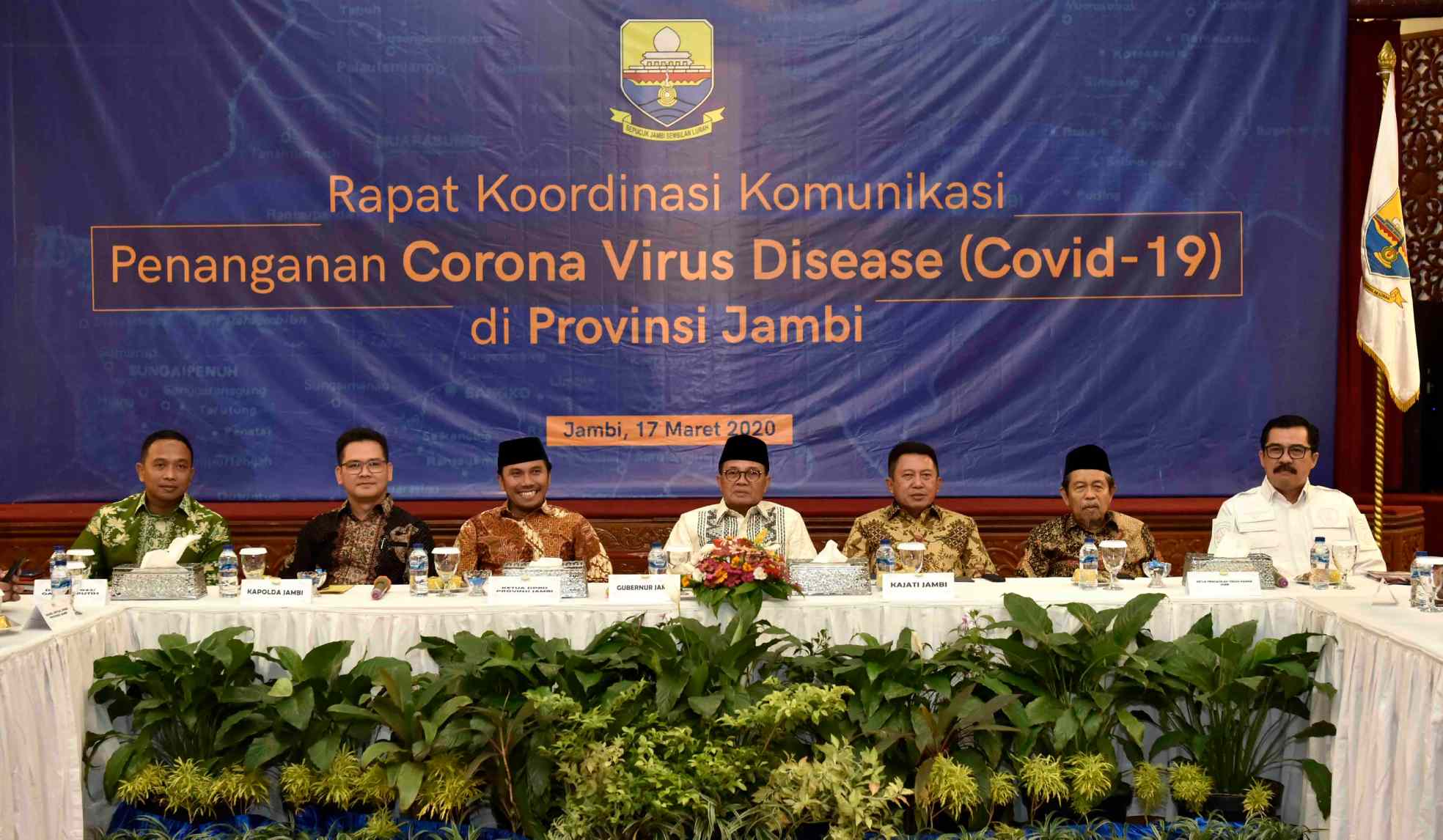 Gubernur Jambi Fachrori Umar saat gelar rapat kordinasi pencegahan Covid-19