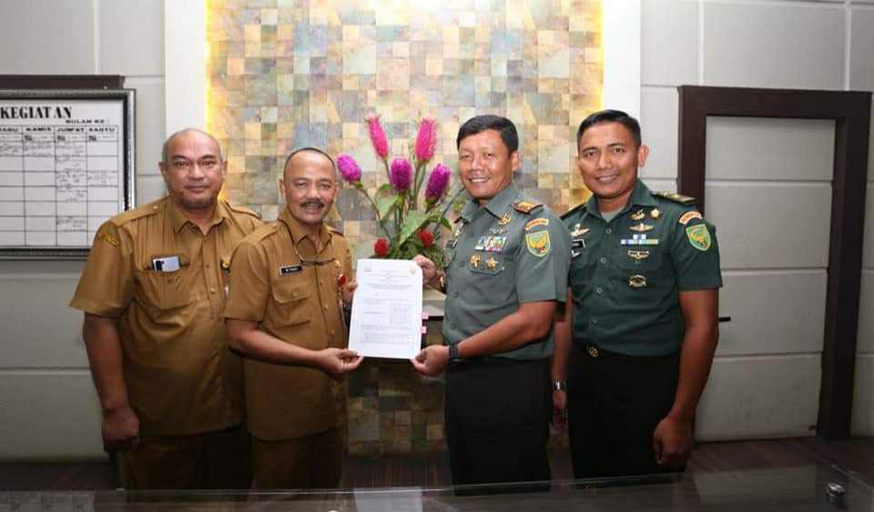 Kadis PUPR Provinsi Jambi, Fuzi dan Danrem 042/GAPU, Kolonel. ARH. Elphis Rudy