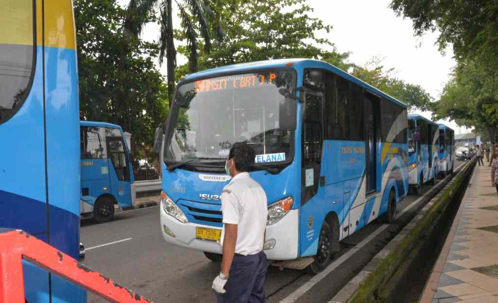Penyemprotan disinfektan oleh Pemprov Jambi di Trans Siginjai