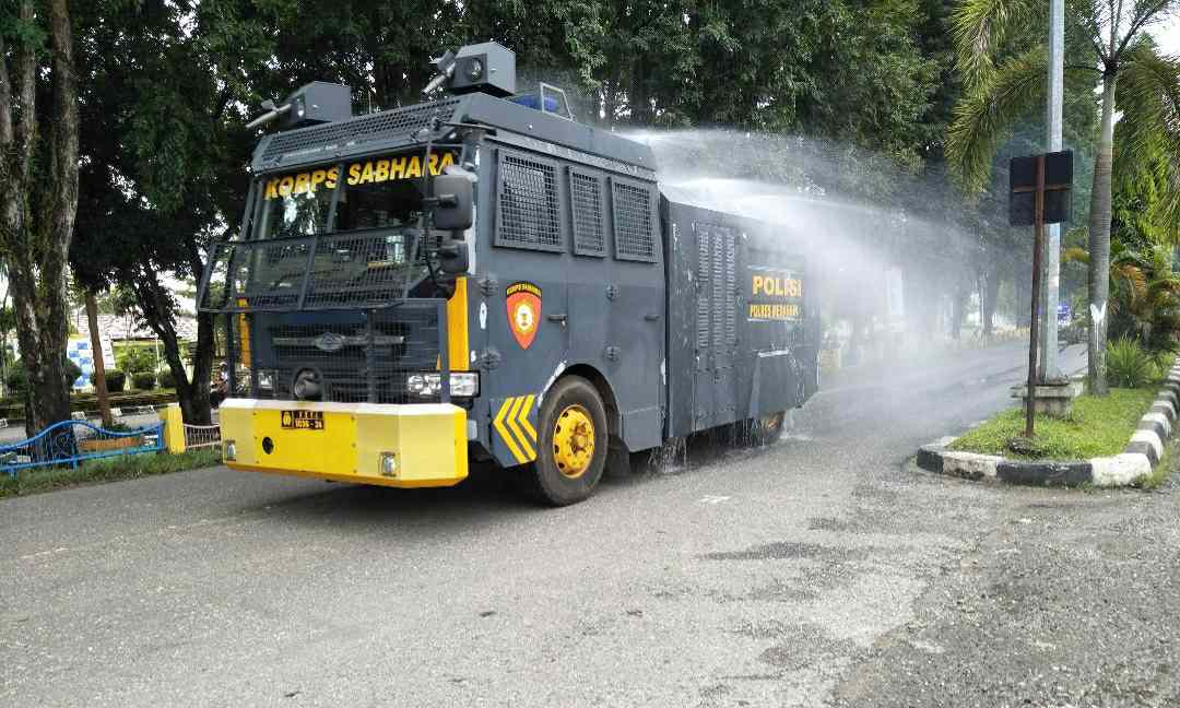 Penyemprotan disinfektan di Merangin 