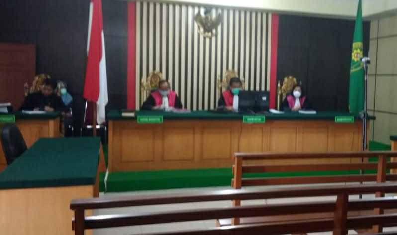 Suasana sidang vonis Elhelwi Cs