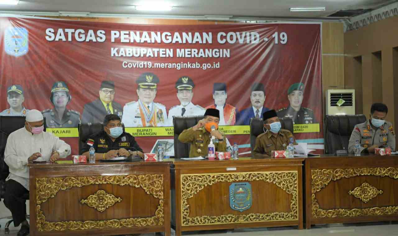 Bupati Merangin, Al Haris (tengah)