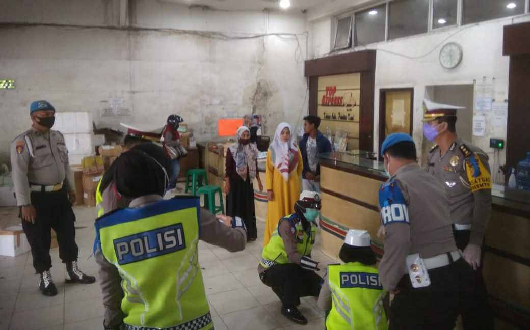 Tim Satgas Preemtif Operasi Keselamatan Siginjai 2020 Polda Jambi saat sambangi PO Bus dan Travel