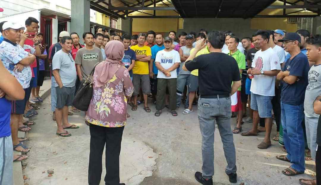 Atase Polri Pada KBRI Manila saat tinjau PMI yang ada disana