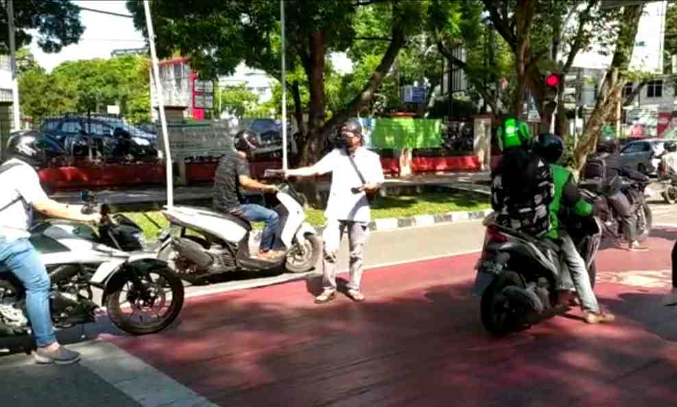 DPD Pospera Provinsi Jambi saat turun jalan bagi masker ke masyarakat