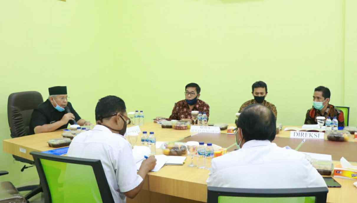 Bupati Safrial saat rapat dengan pemegang saham Bank Tanggo Rajo