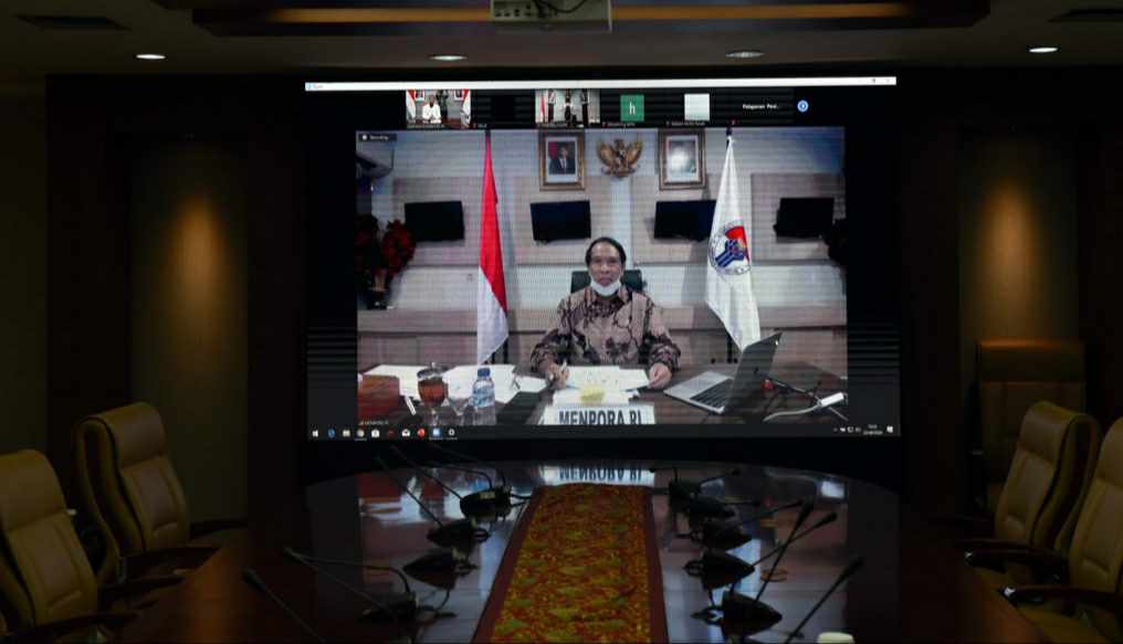Menpora saat memberikan keterangan