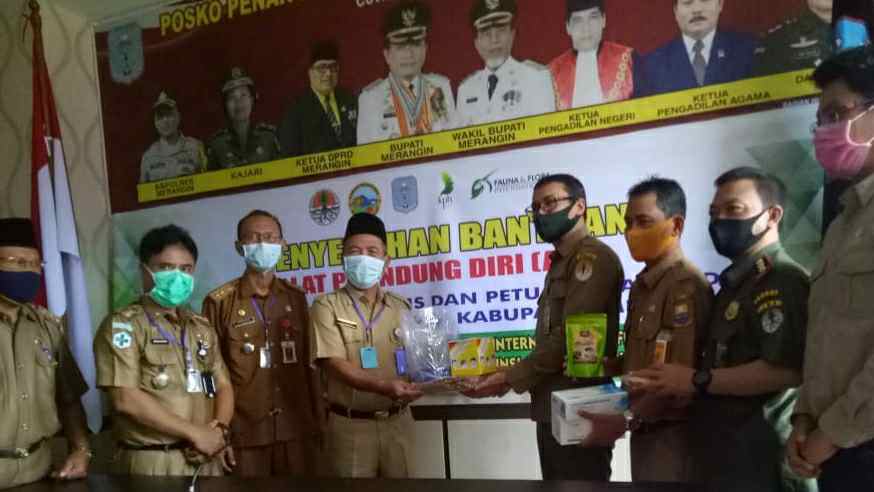 Pemkab Merangin saat terima bantuan