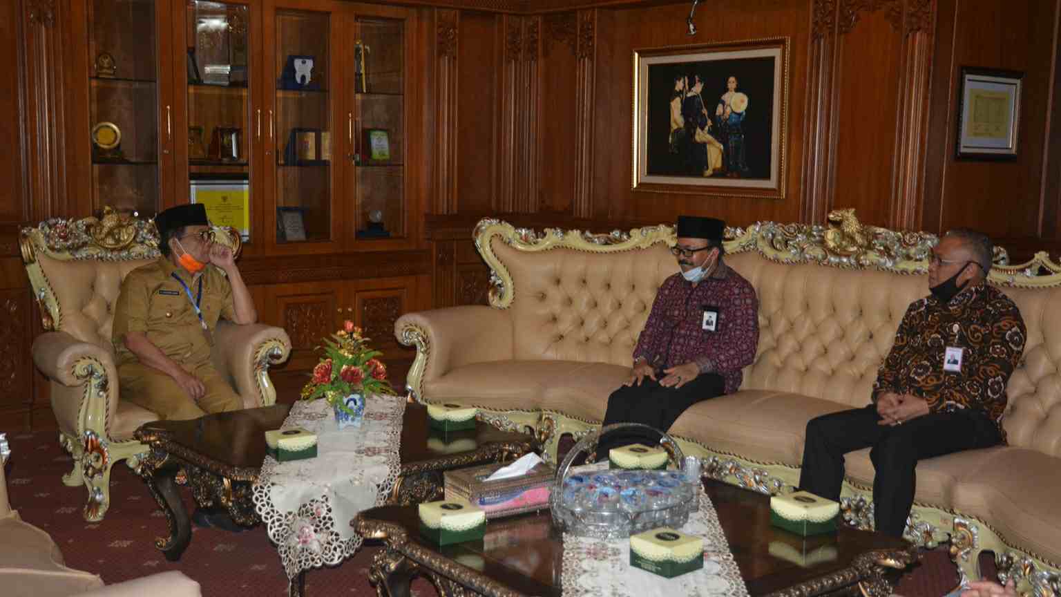 Fachrori saat terima kunjungan kerja Kabulog baru Jambi, Devrizal dan Kabulog lama, Bahtiar