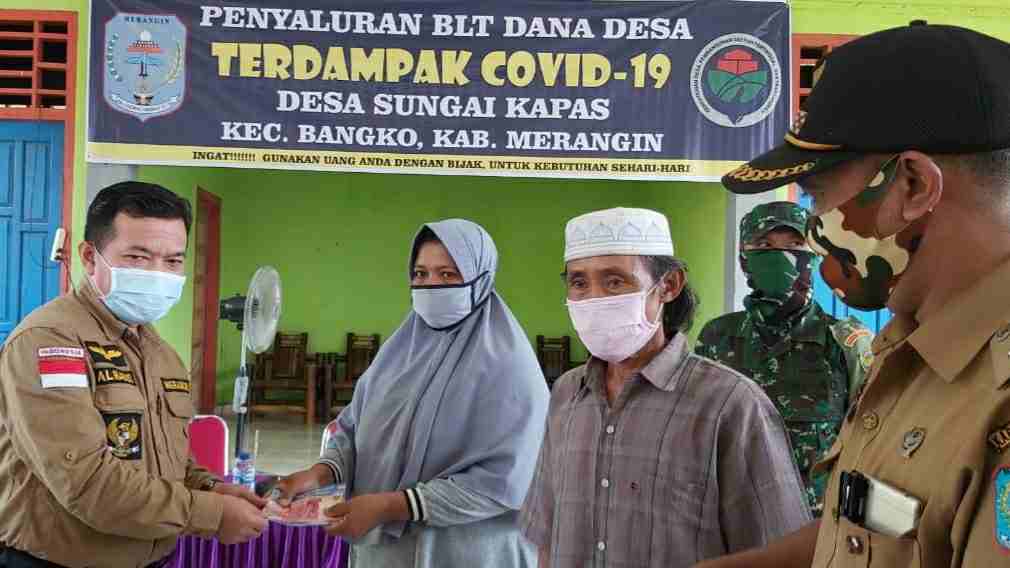 Al Haris saat penyaluran bantuan BLT Dana Desa