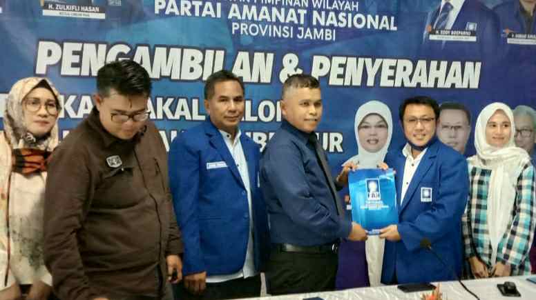 Utusan Tim Safrial saat mendaftar di DPW PAN Provinsi Jambi 