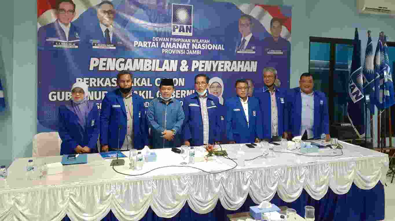 Al Haris bersama pengurus DPW PAN Provinsi Jambi