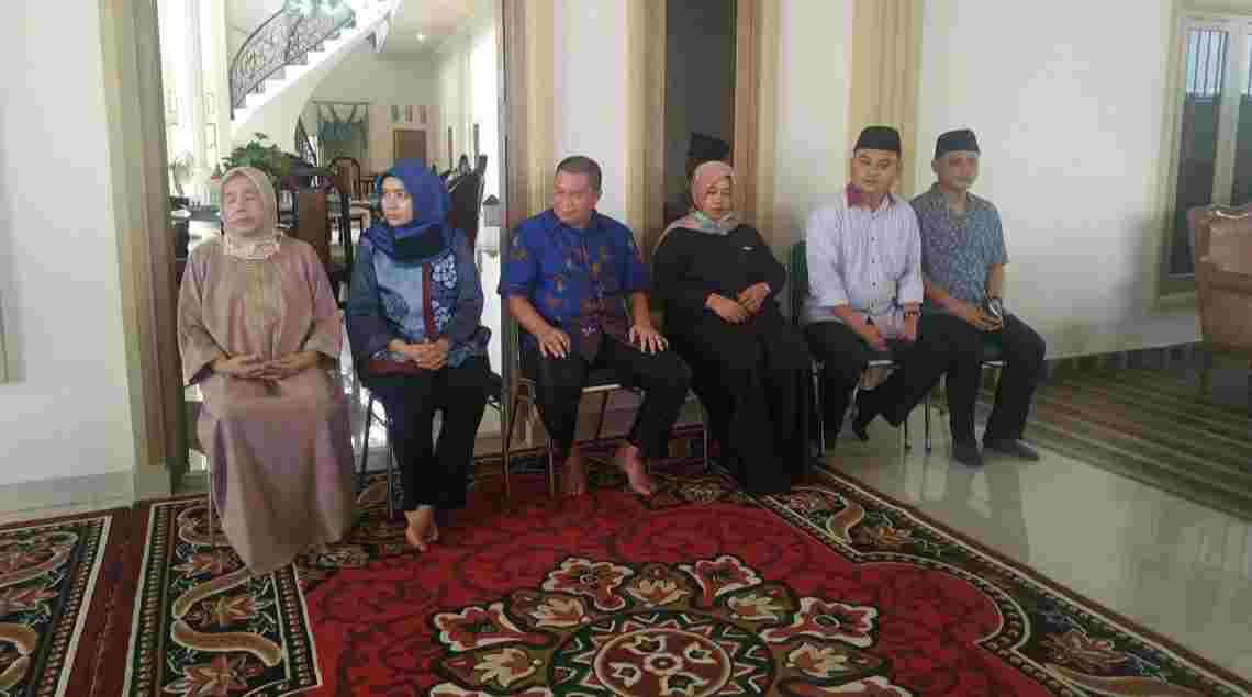 Ratu Munawaroh saat silaturahmi ke kediaman Ramli Taha