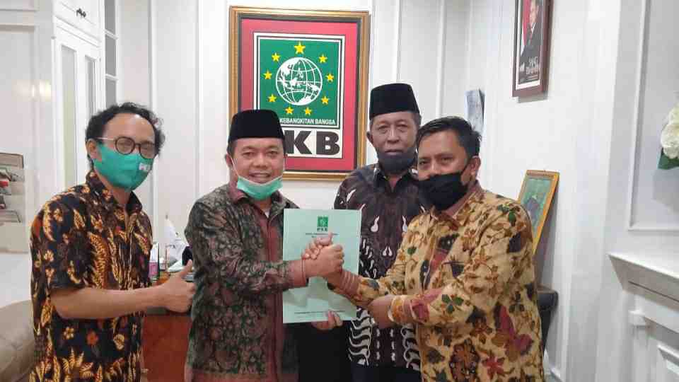 Pasangan Al Haris-Abdullah Sani saat terima rekomendasi dukungan PKB