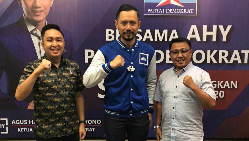 Fikar Azami (kiri), AHY dan Yos Adrino