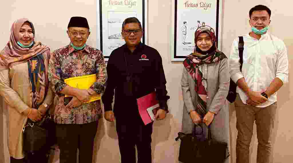 Cek Endra dan Ratu Munawaroh saat bertemua Hasto Kristiyanto