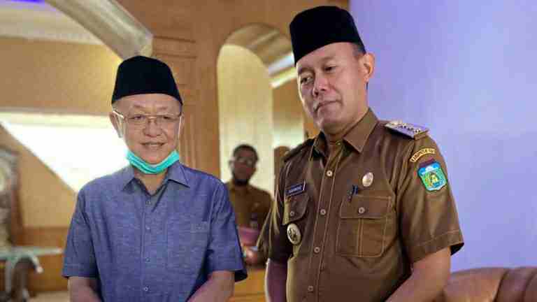 Cek Endra (kiri) dan Sukandar