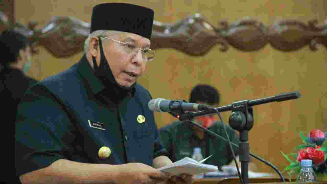 Bupati Tanjab Barat, Safrial