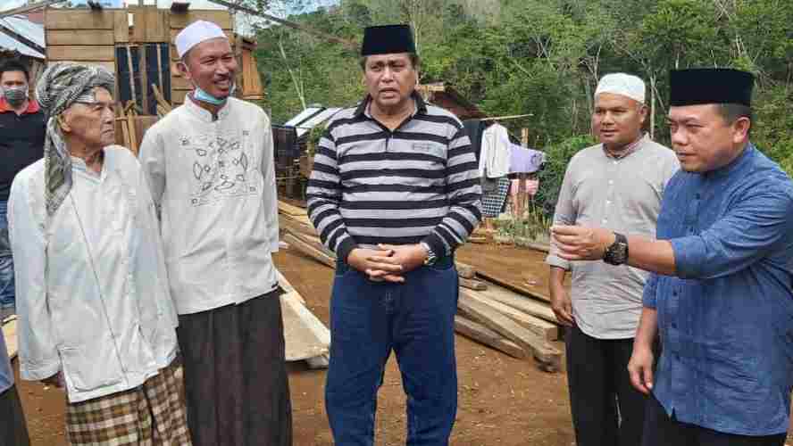 HBA (tengah) bersama Al Haris saat reses di Merangin