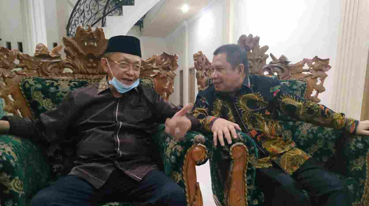 Cek Endra (kiri) dan Ramli Taha 
