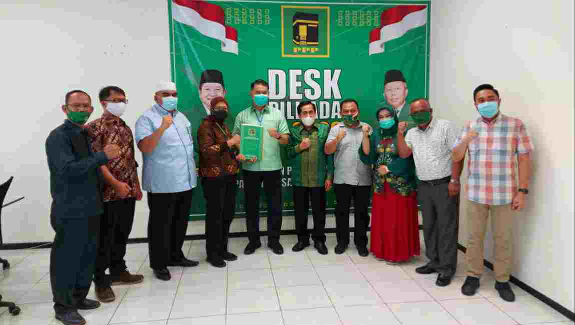 Fasha-AJB (tengah) saat terima SK dukungan di DPP PPP