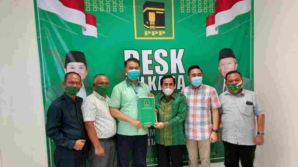 Fasha-AJB (tengah)