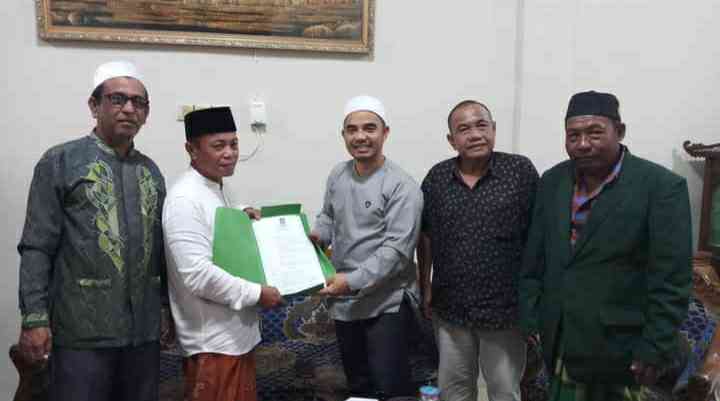 Muklis (tengah) saat terima rekomendasi dukungan PKB