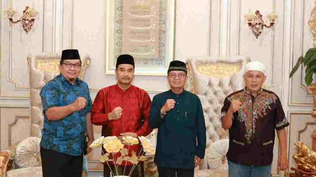 Fachrori Umar (dua dari kanan) saat silaturahmi ke kediaman Ketua DPD Gerindra Jambi, Sutan Adil Hen