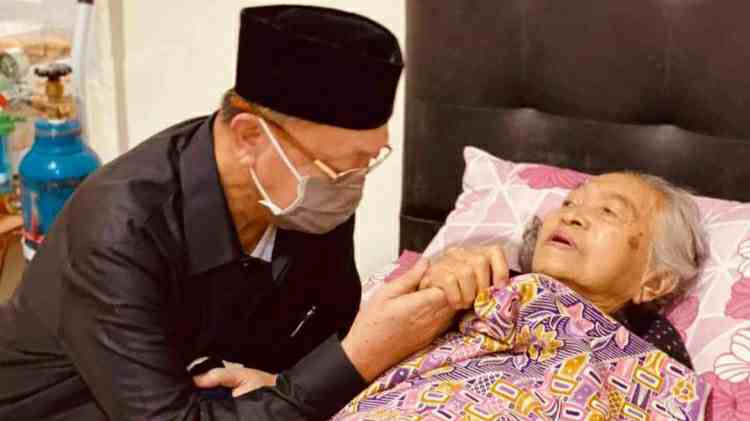 Cek Endra bersama Ibunda