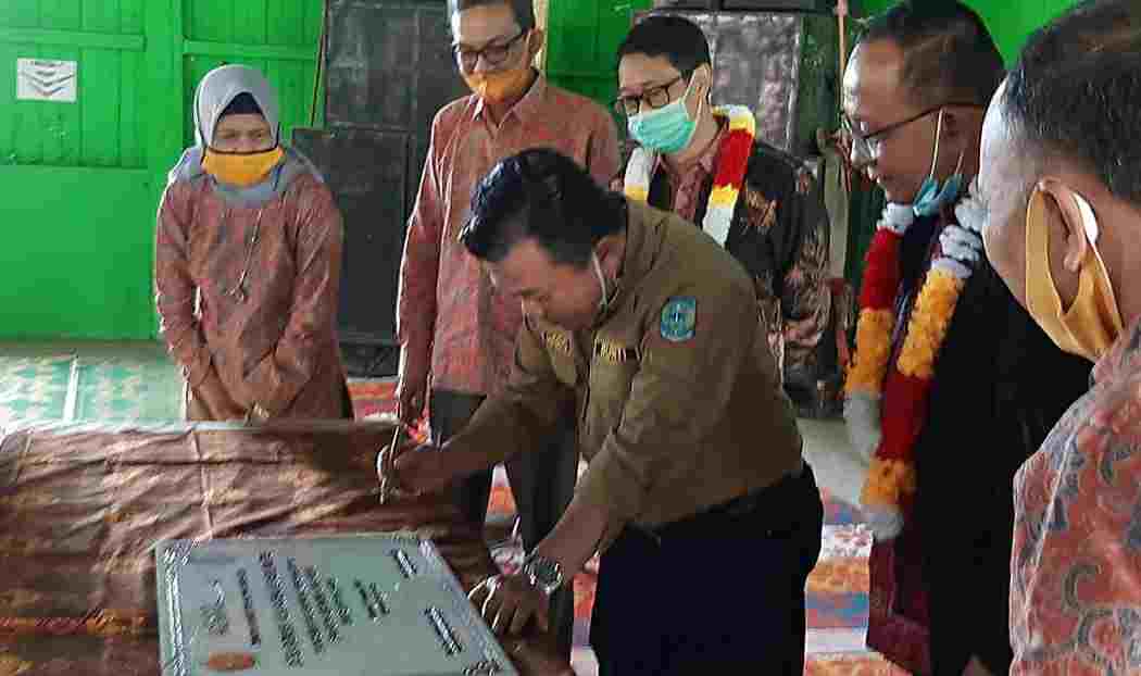 Al Haris saat tandatangani Mou bersama UNJA dan Bank Indonesia 