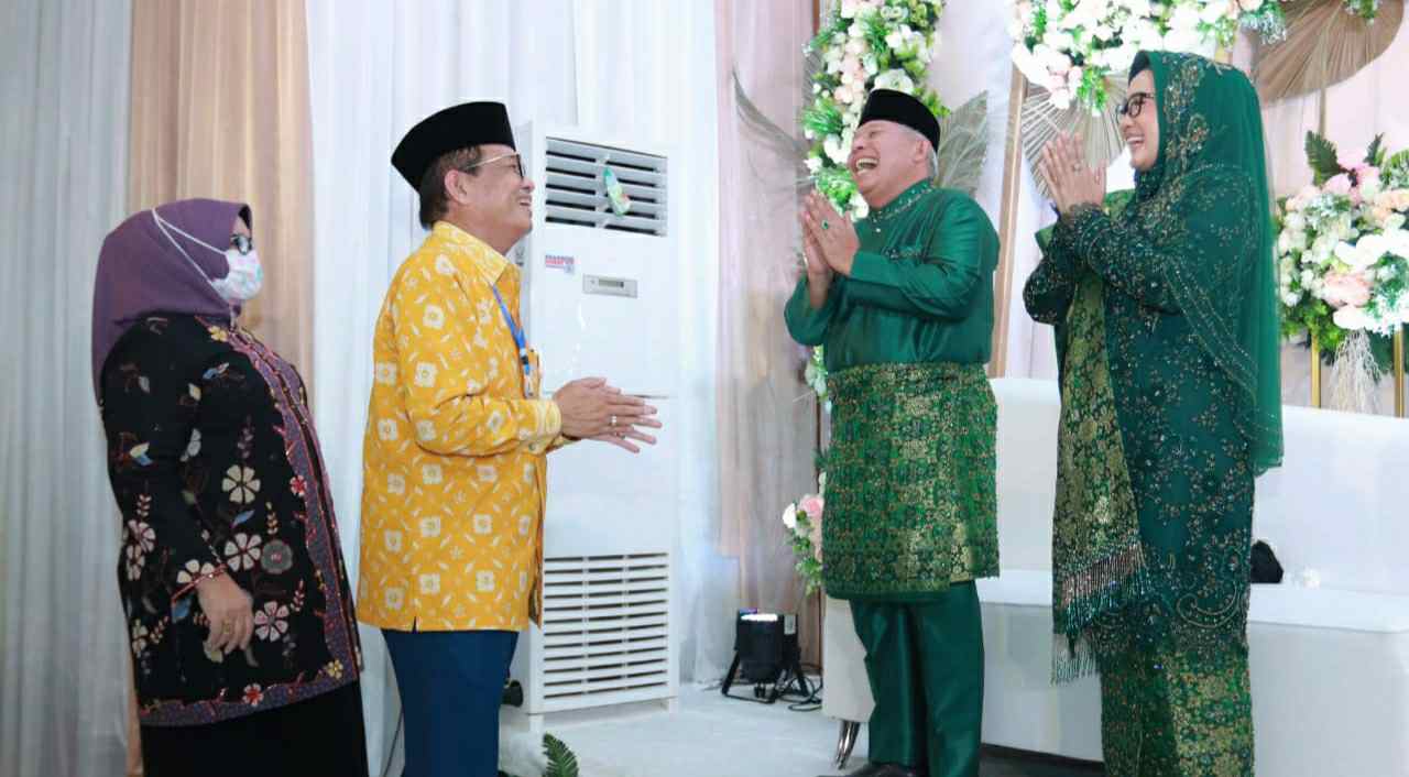 Momen Fachrori dan Safrial saat tertawa lepas