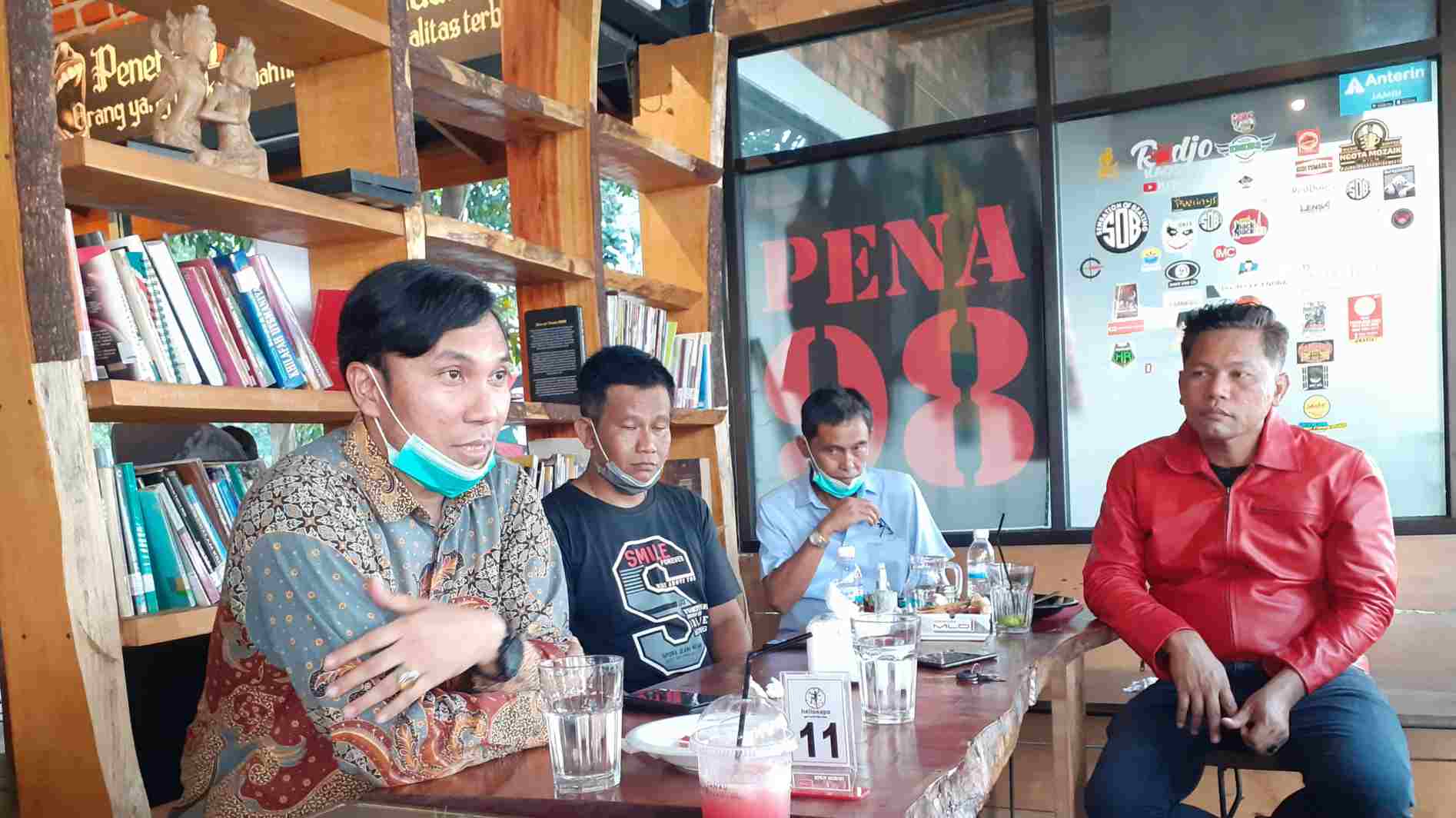 Edi Purwanto (kiri)