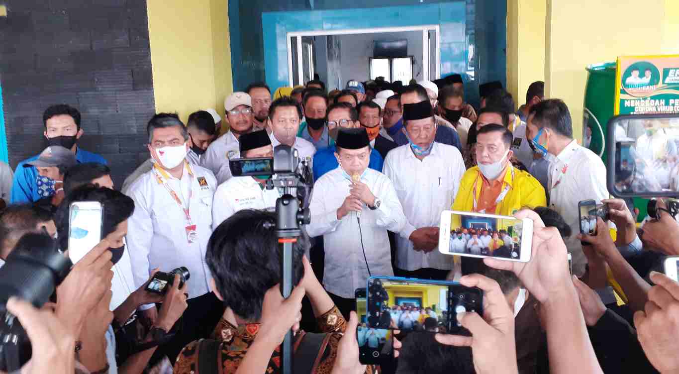 Al Haris saat doa bersama jelang berangkat pendafataran ke KPU Provinsi Jambi 