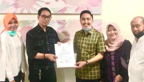 Fikar Azami saat terima rekomendasi Berkarya