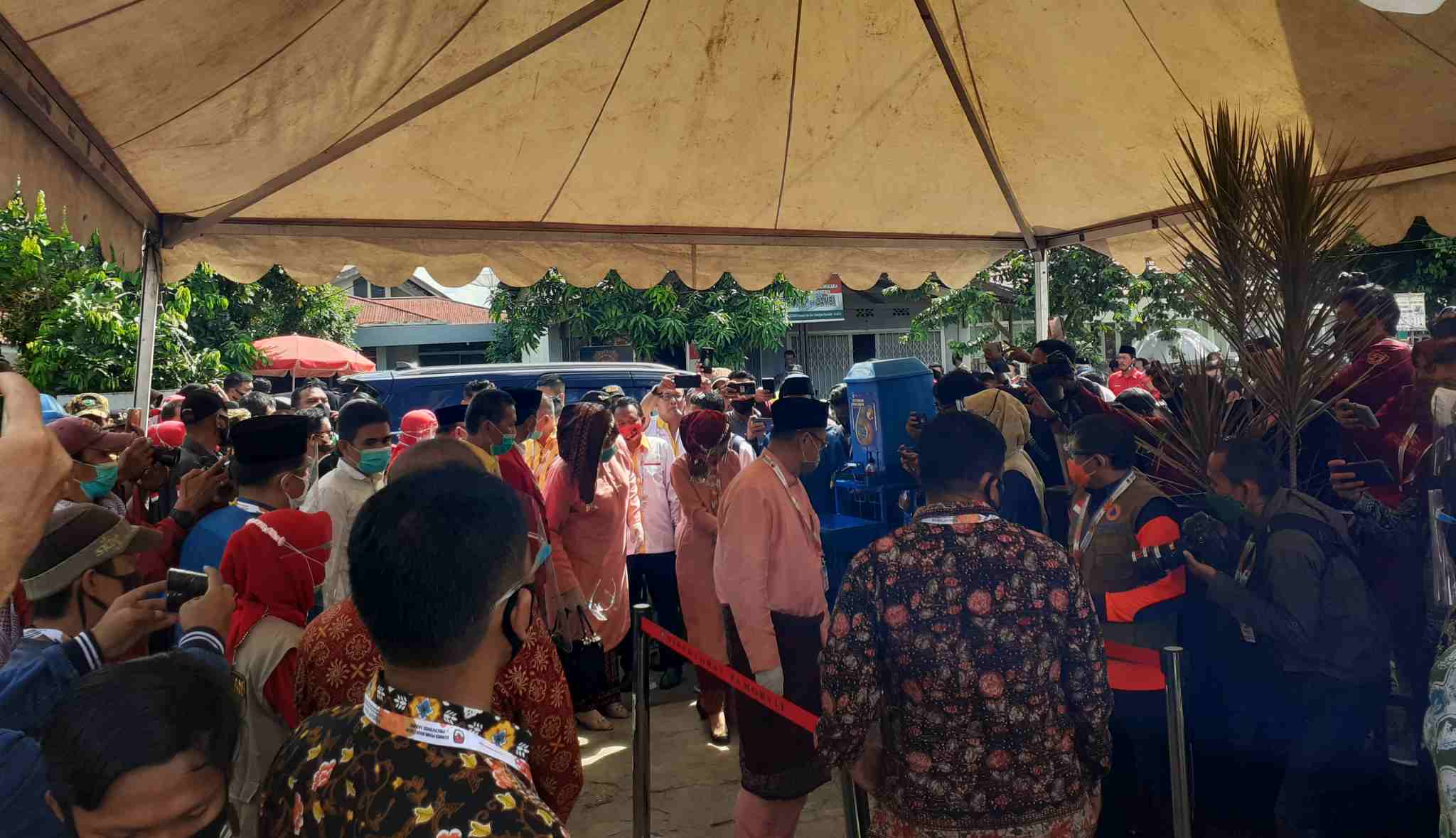CE-Ratu saat tiba di KPU Provinsi Jambi
