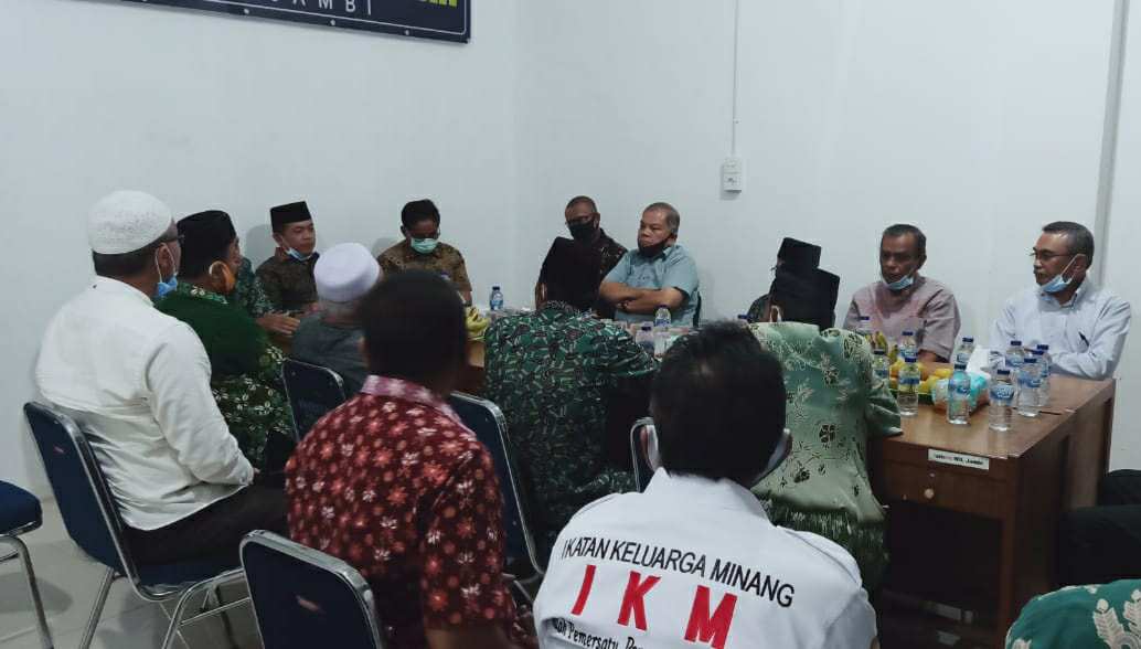 Nasreol Yasir (empat dari kanan) saat hadiri pertemuan bersama Al Haris