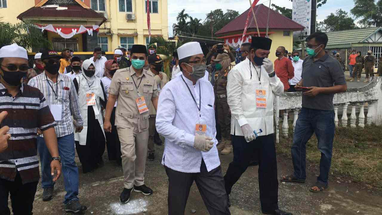 Anwar Sadat-Hairan saat mendaftar ke KPU Tanjab Barat